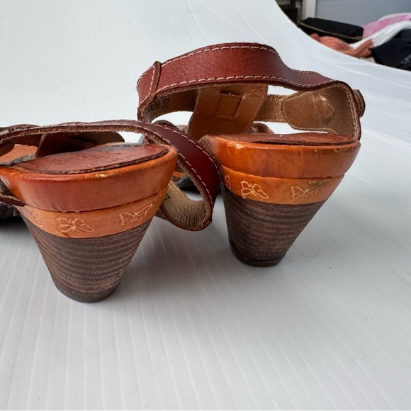 L’artiste philomena t-strap heeled sandals flower design and medallion size 37 - Picture 11 of 14